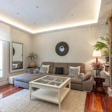 Arte V With Parking By Aston Apartment *