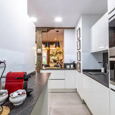 Apartment Arte V With Parking By Aston *