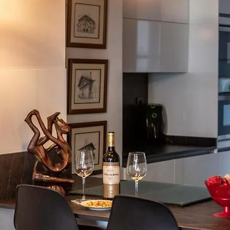 Arte V With Parking By Aston Appartement