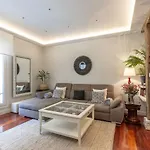 Arte V With Parking By Aston Apartment *